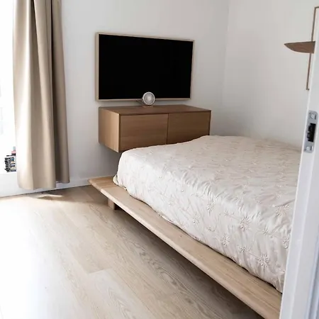 3 Floor In 160 M2-3 Bedrooms Lägenhet *
