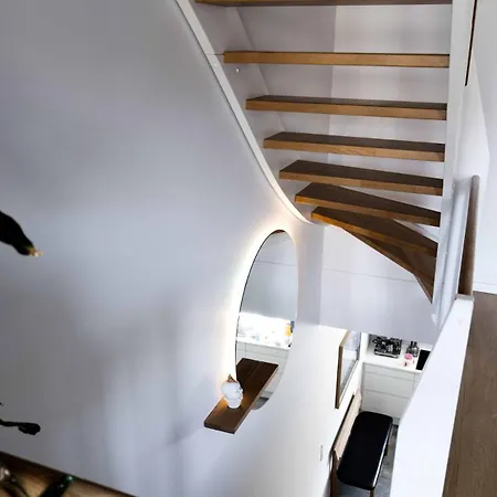3 Floor In 160 M2-3 Bedrooms *